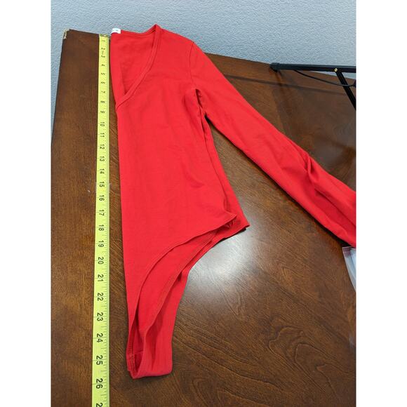 Sunro Long Sleeve Bodysuit Medium Red V Neck Layering One Piece Snap Casual Work - Picture 7 of 9